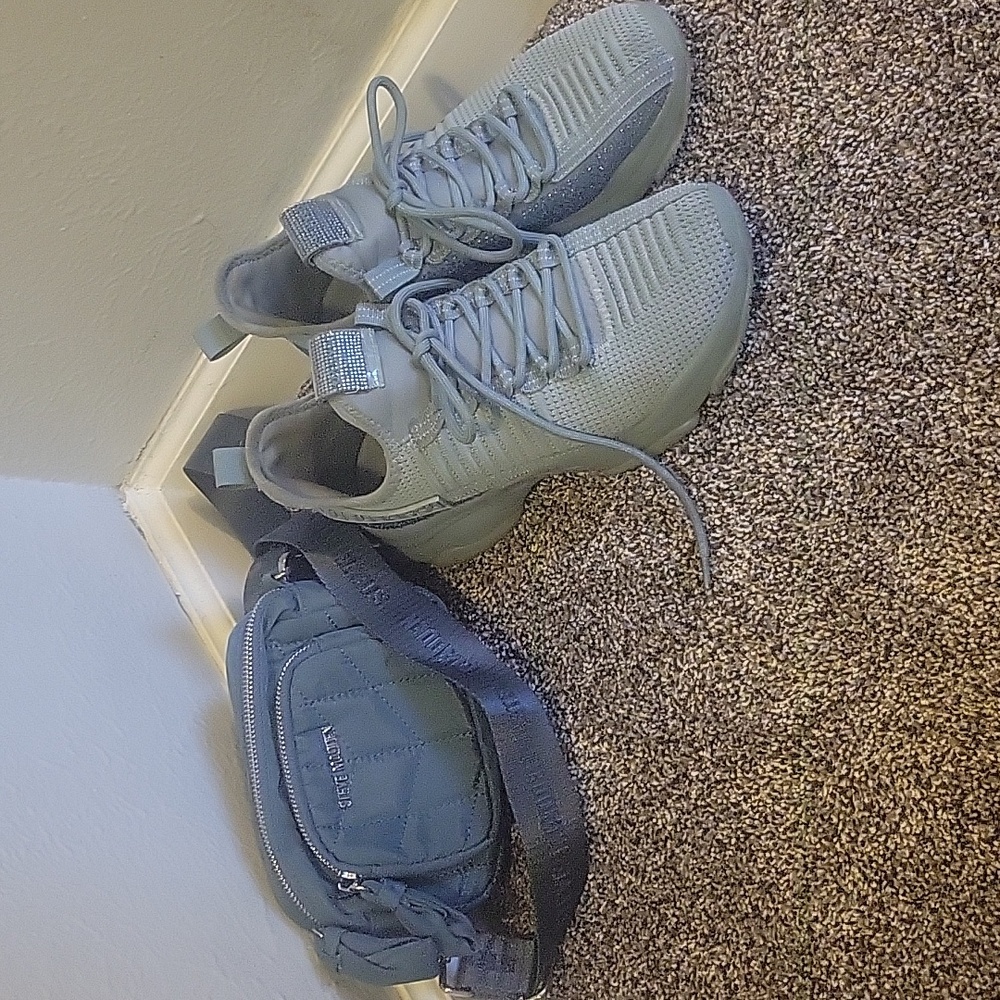 Women's tennis shoe & purse bundle